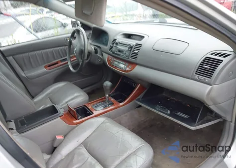 2002 Toyota Camry Xle V6 z USA, uszkodzony, nr VIN 4T1BF30KX2U010116